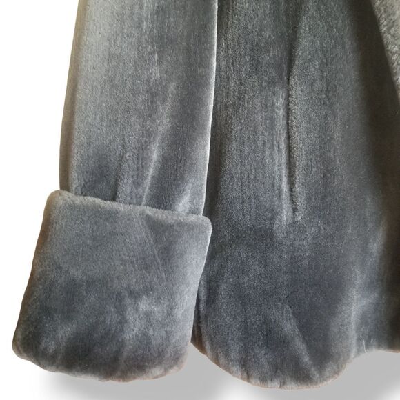 Plush Faux Fur Charcoal Open Front Vintage Jacket with Cuffed Sleeves  S… - Picture 7 of 12